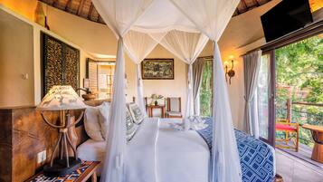 Twiga Deluxe Double Room + Bali Safari Entrance & Safari Journey | Frigobar, cofres nos quartos, individualmente decorados