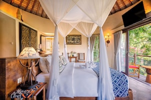 Twiga Deluxe Double Room + Bali Safari Entrance & Safari Journey