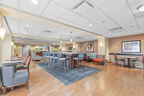 Lobby - Hampton Inn Denver Northeast-Brighton (Brighton)