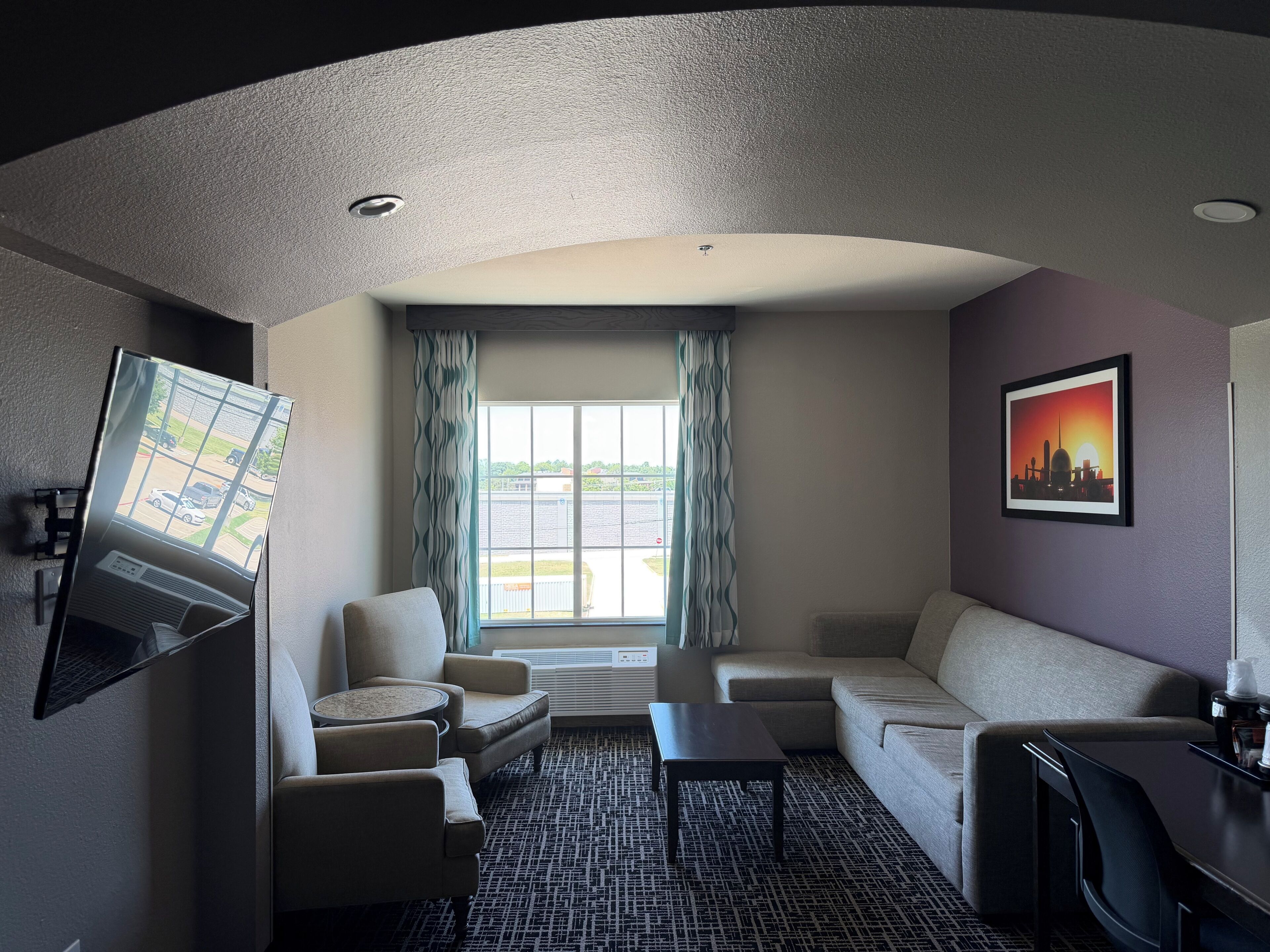 Executive Suite, 1 King Bed, Non Smoking | Living area | Flat-screen TV