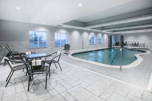 Indoor pool - La Quinta Inn & Suites by Wyndham DFW Airport West - Euless (Euless)