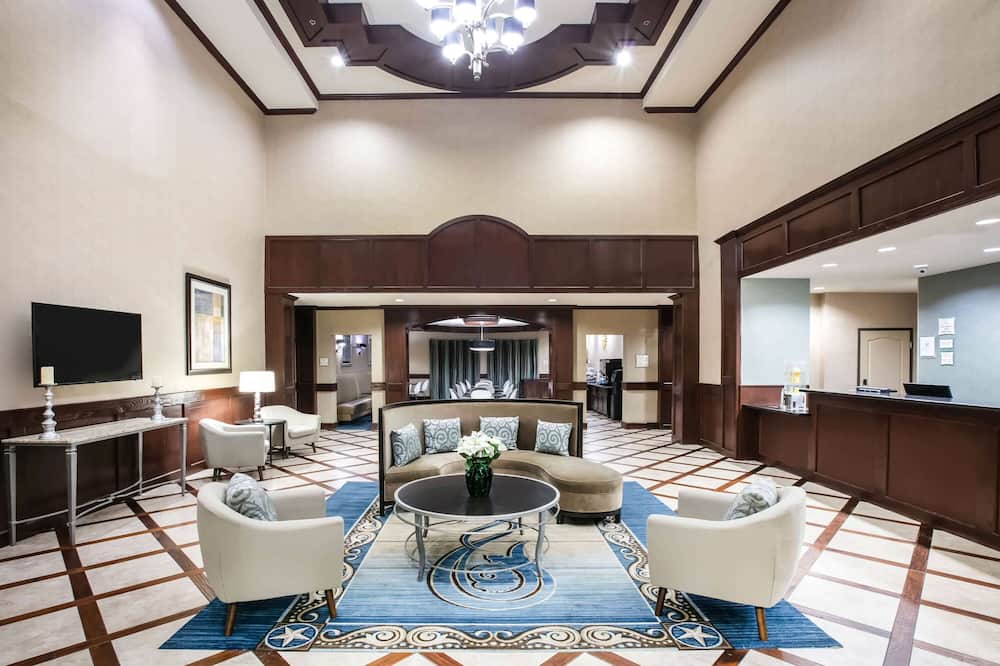 La Quinta Inn & Suites by Wyndham DFW Airport West - Euless