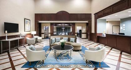 La Quinta Inn & Suites by Wyndham DFW Airport West - Euless