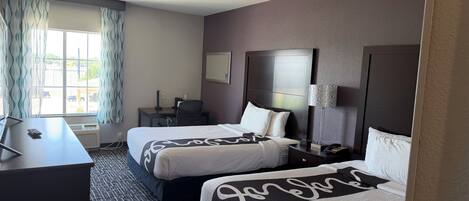 Premium bedding, in-room safe, desk, laptop workspace