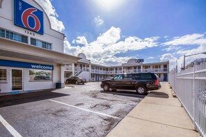 Exterior - Motel 6 Washington, DC - Convention Center (Washington)