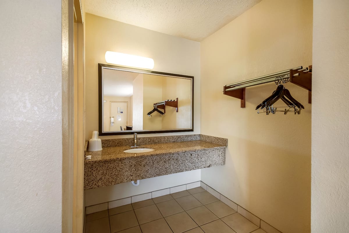 Shower, towels