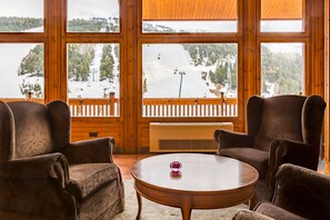 Área de estar no saguão