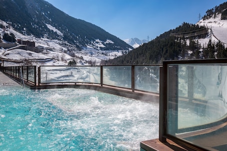 Body treatments, hydrotherapy, hot stone massages, sports massages