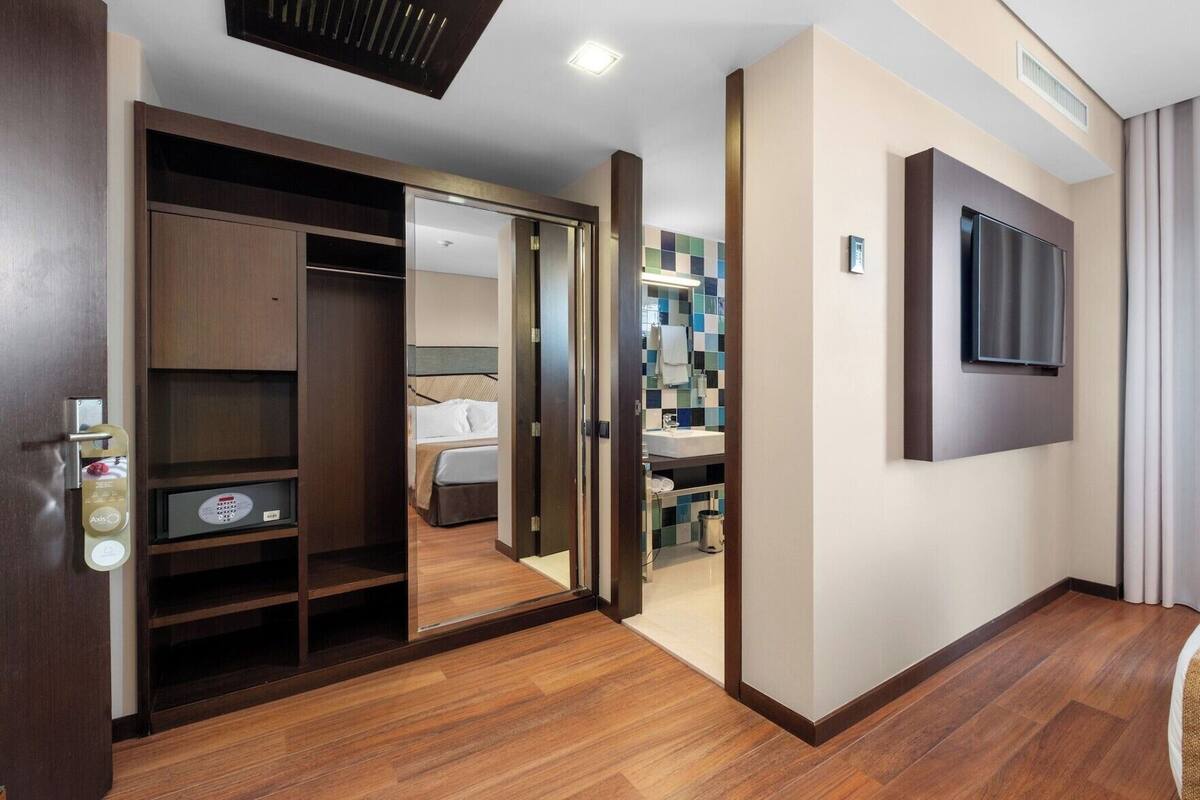 Minibar, in-room safe, desk, blackout drapes