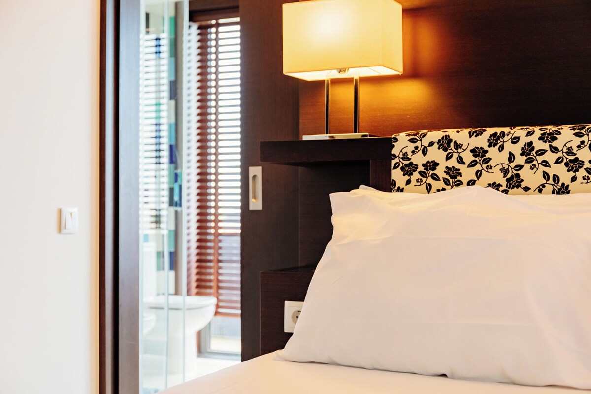 Superior Suite, Balcony | Minibar, in-room safe, desk, blackout drapes