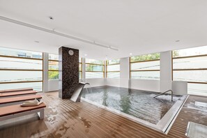 Indoor pool - Axis Porto Business & Spa Hotel (Matosinhos)