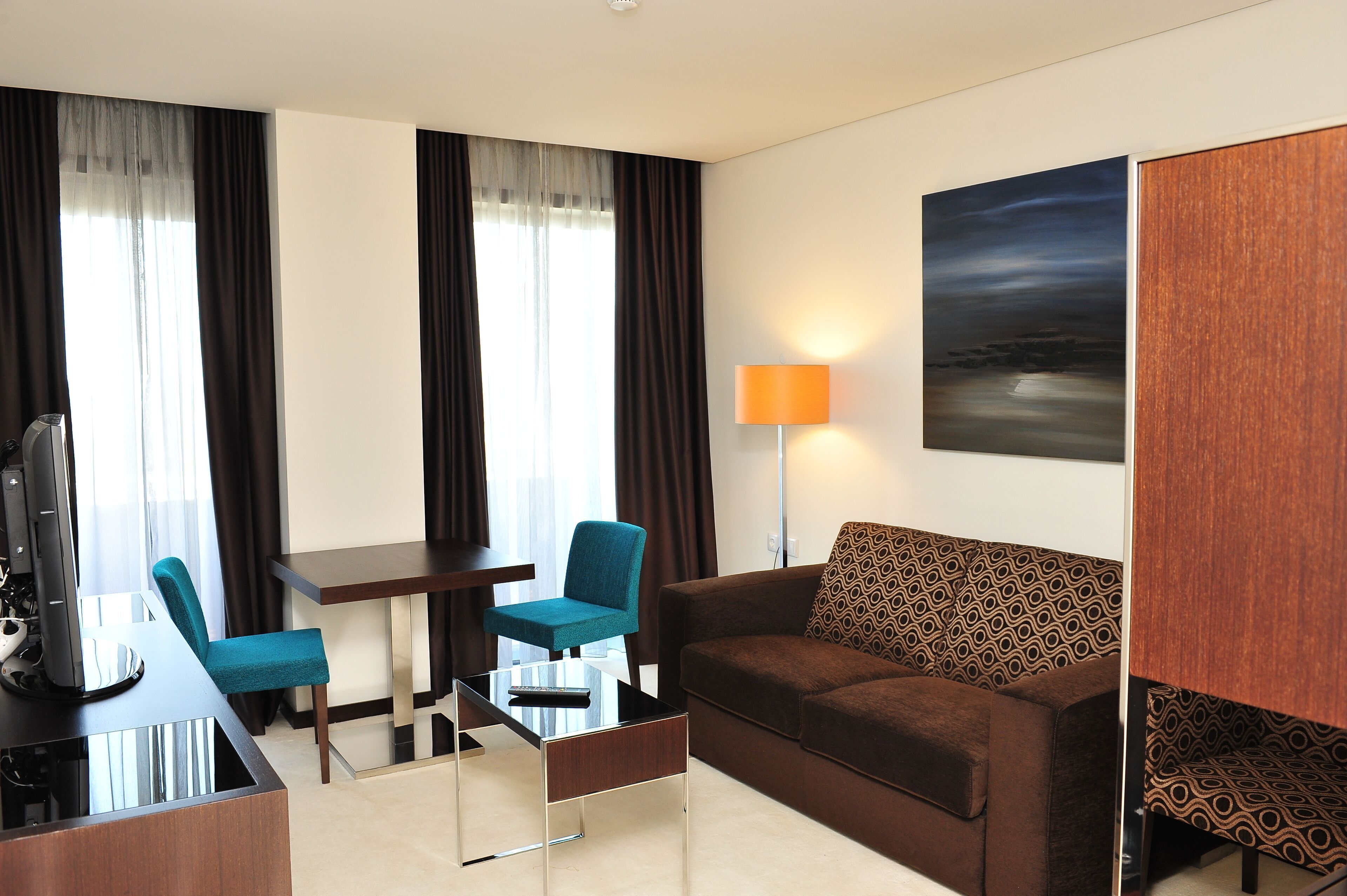 Living area | Flat-screen TV, pay films