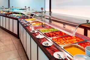 تقديم الإفطار والعشاء