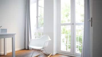 Superior tweepersoonskamer | 1 slaapkamer, individueel gedecoreerd, een bureau