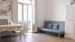 Apartment (4 persons) | Living area - ABCyou Bed & Breakfast (Valencia)