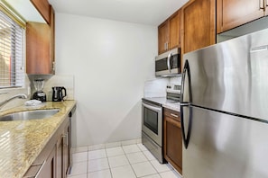 Suite, 1 Bedroom | Private kitchen