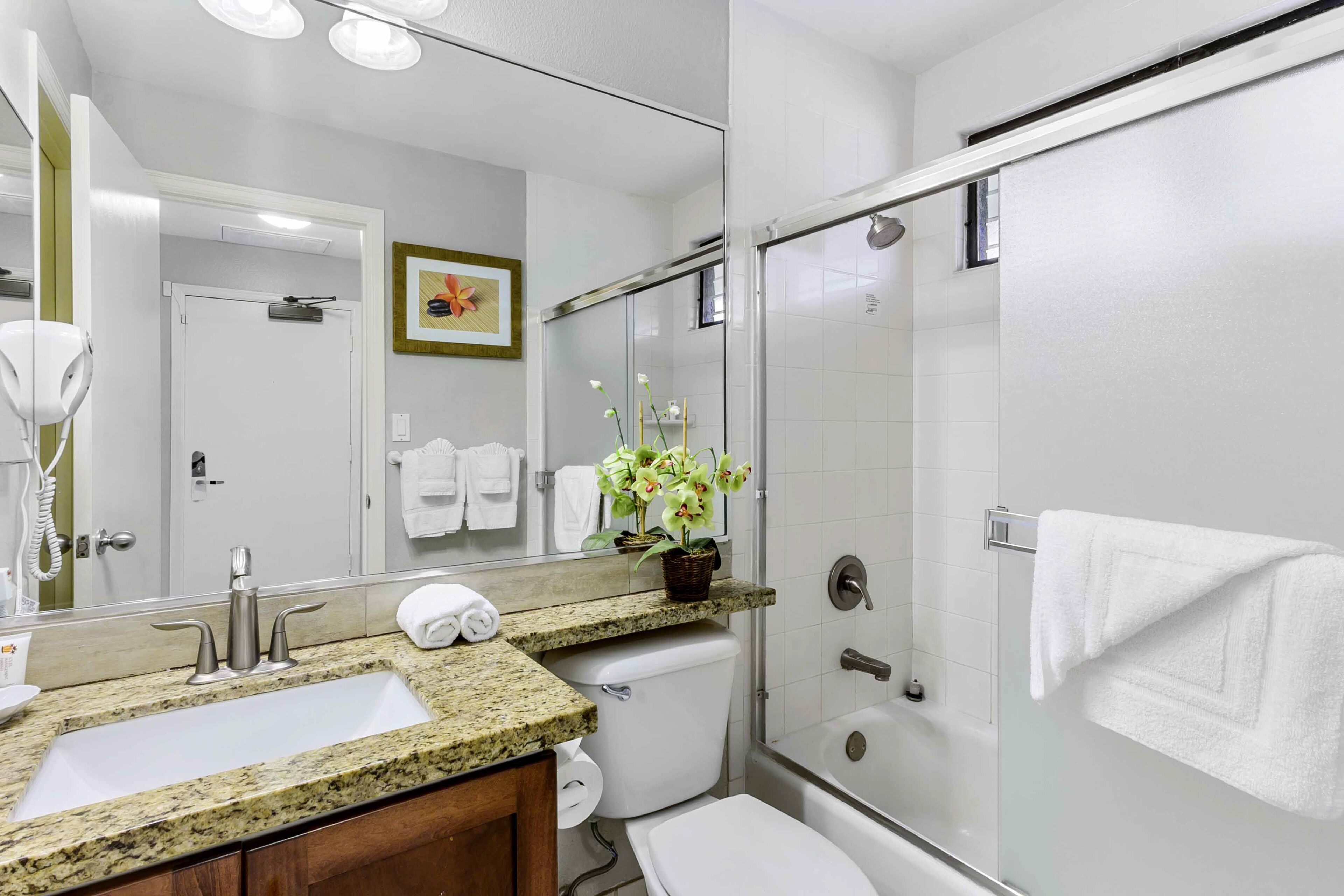 Suite, 1 Bedroom | Bathroom | Combined shower/tub, free toiletries, hair dryer, towels