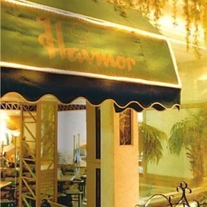 Déjeuner et dîner servis sur place