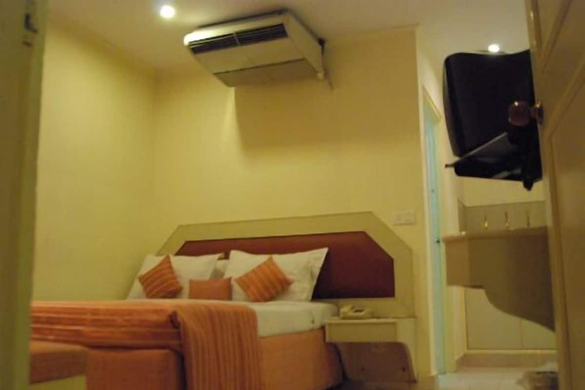 Standaard kamer | Een minibar, een strijkplank/strijkijzer, extra bedden, wifi