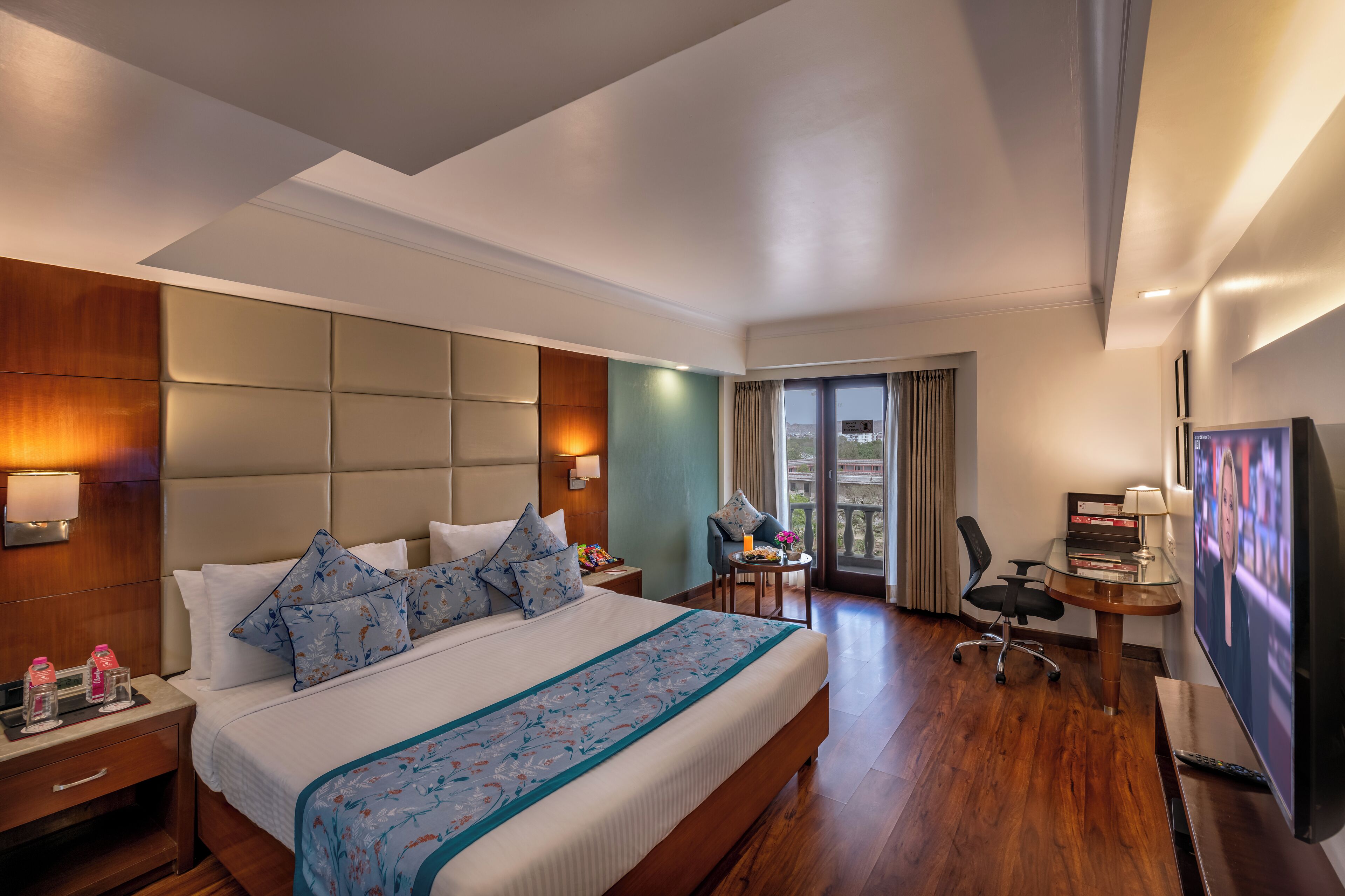 俱乐部客房 | Select Comfort 床、迷你吧、客房内保险箱、免费 WiFi