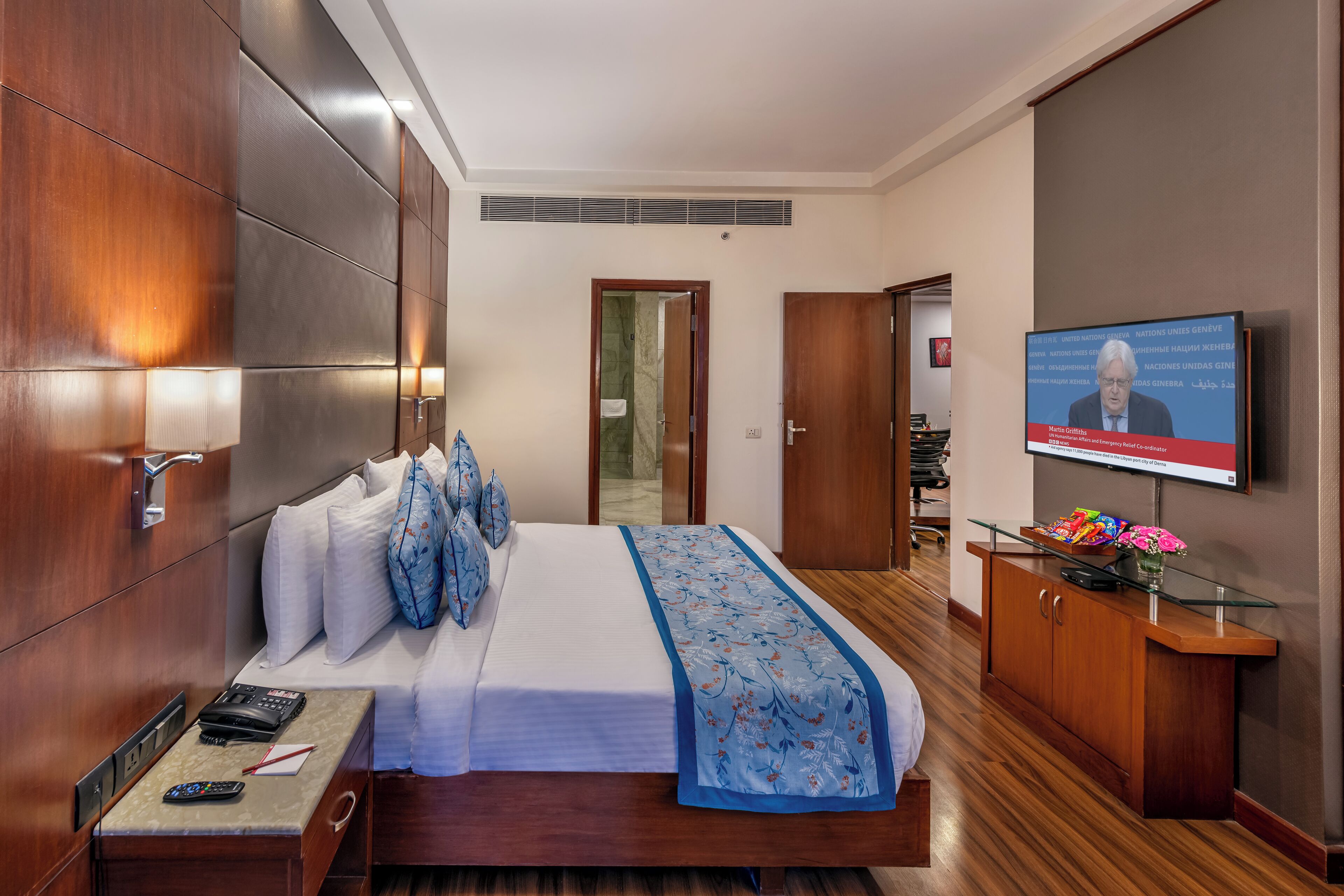 套房 | Select Comfort 床、迷你吧、客房内保险箱、免费 WiFi