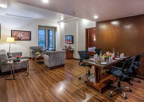 スイート | セレクト コンフォート製ベッド、ミニバー、セーフティボックス (室内)、WiFi (無料)