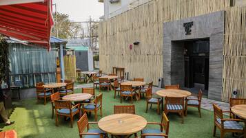 2 restaurants, Indian cuisine