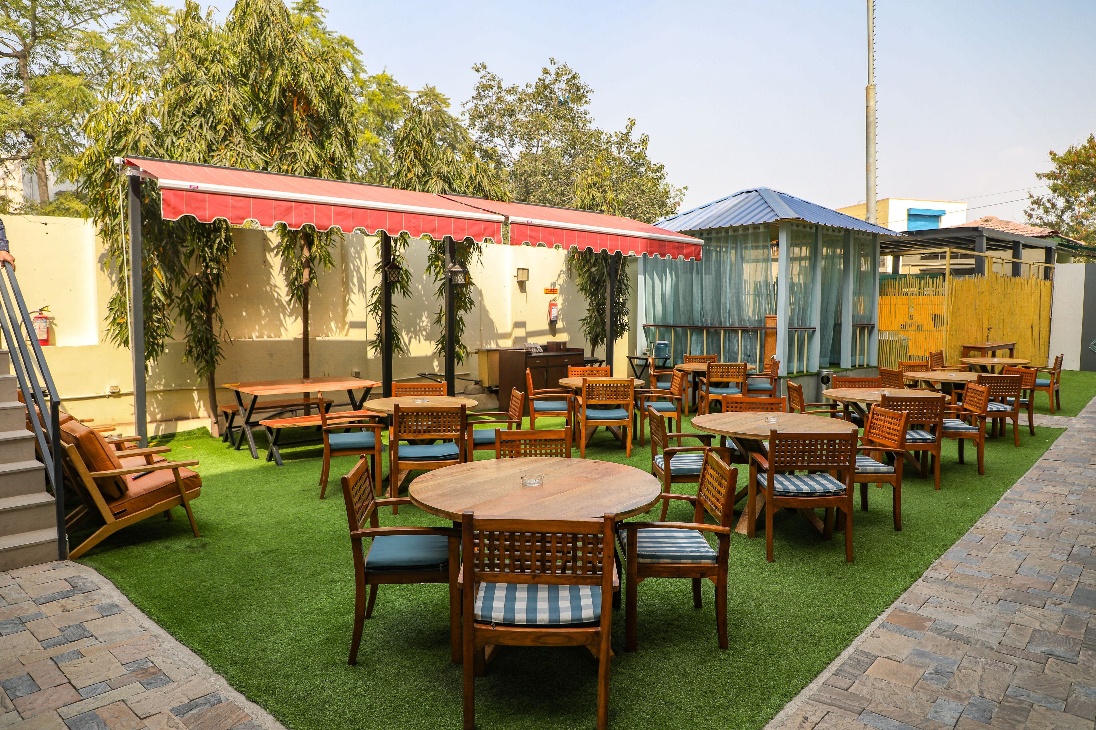 2 restaurants, Indian cuisine