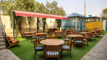 2 restaurants, Indian cuisine