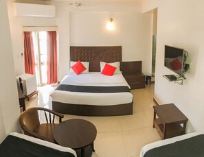 ファミリー ダブルまたはツインルーム | 高級寝具、デスク、ノートパソコン用作業スペース、可動式ベッド