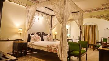 Quarto | Frigobar, cofres nos quartos, escrivaninha