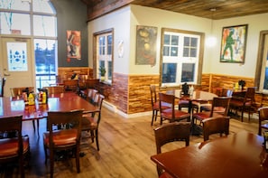 Dining - Chateau Logue Hôtel (Maniwaki)