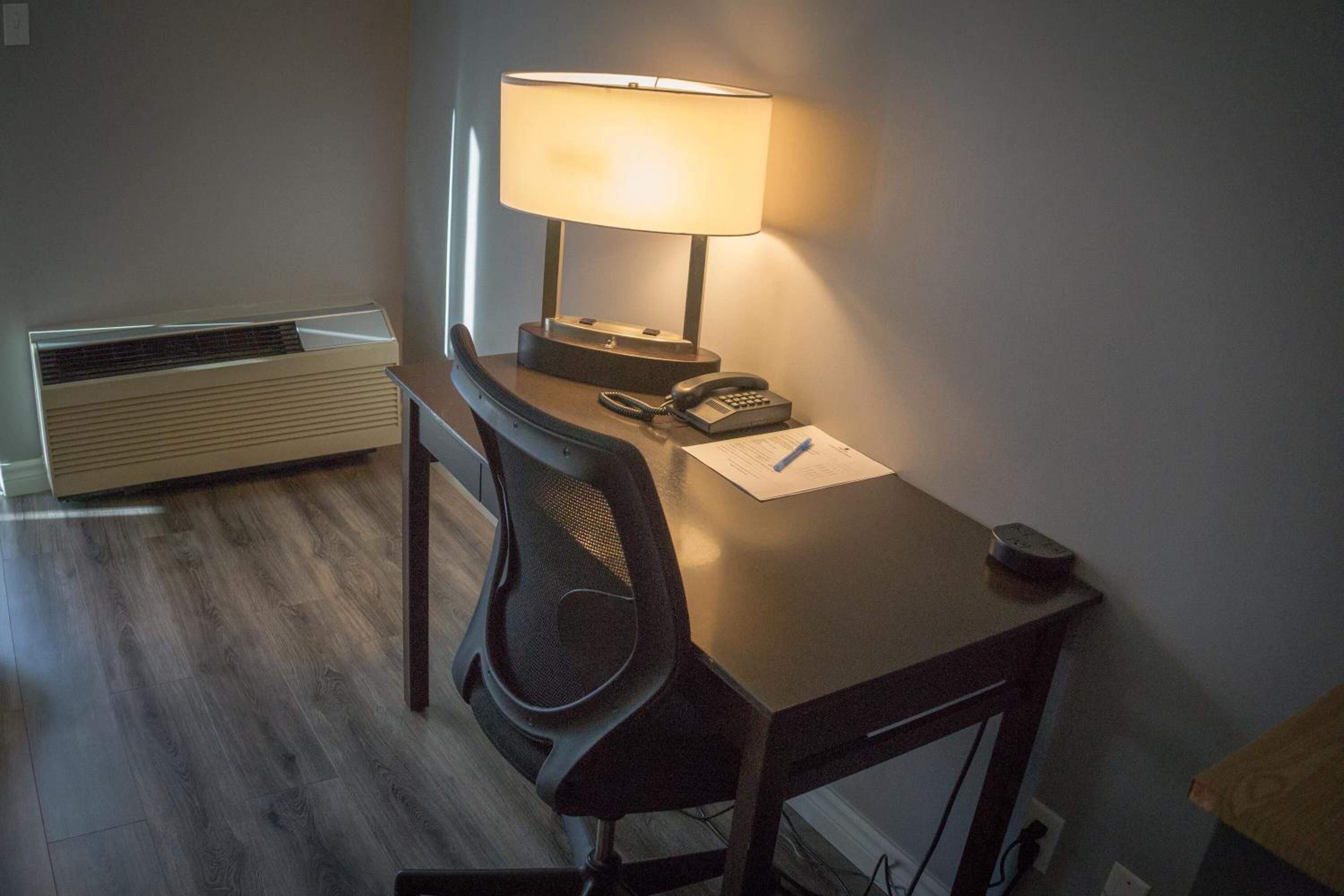 desk, rollaway beds, free wifi