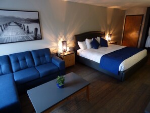 Suite, 1 King Bed (Prestige) | Desk, rollaway beds, free WiFi - Chateau Logue Hôtel (Maniwaki)