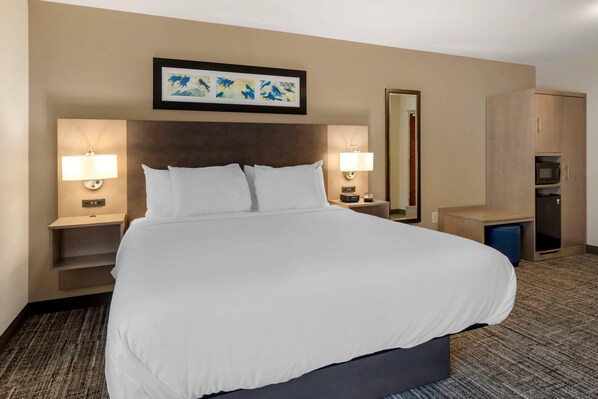 Camas con pillow-top, escritorio y cortinas blackout 