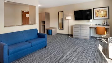 Camas con pillow-top, escritorio y cortinas blackout