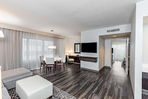1 bedroom, hypo-allergenic bedding, pillow-top beds, in-room safe - Embassy Suites by Hilton Houston Energy Corridor (Houston)