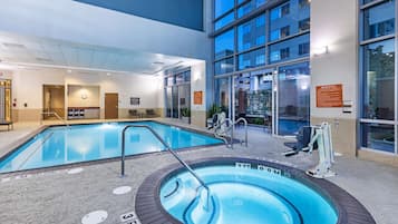 Indoor pool, sun loungers