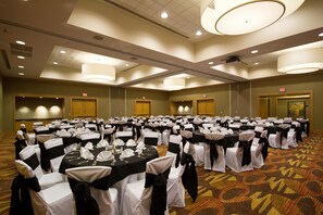 A large conference room with round tables, black and white tablecloths, and chairs with black sashes. - Embassy Suites by Hilton Houston Energy Corridor (Houston)