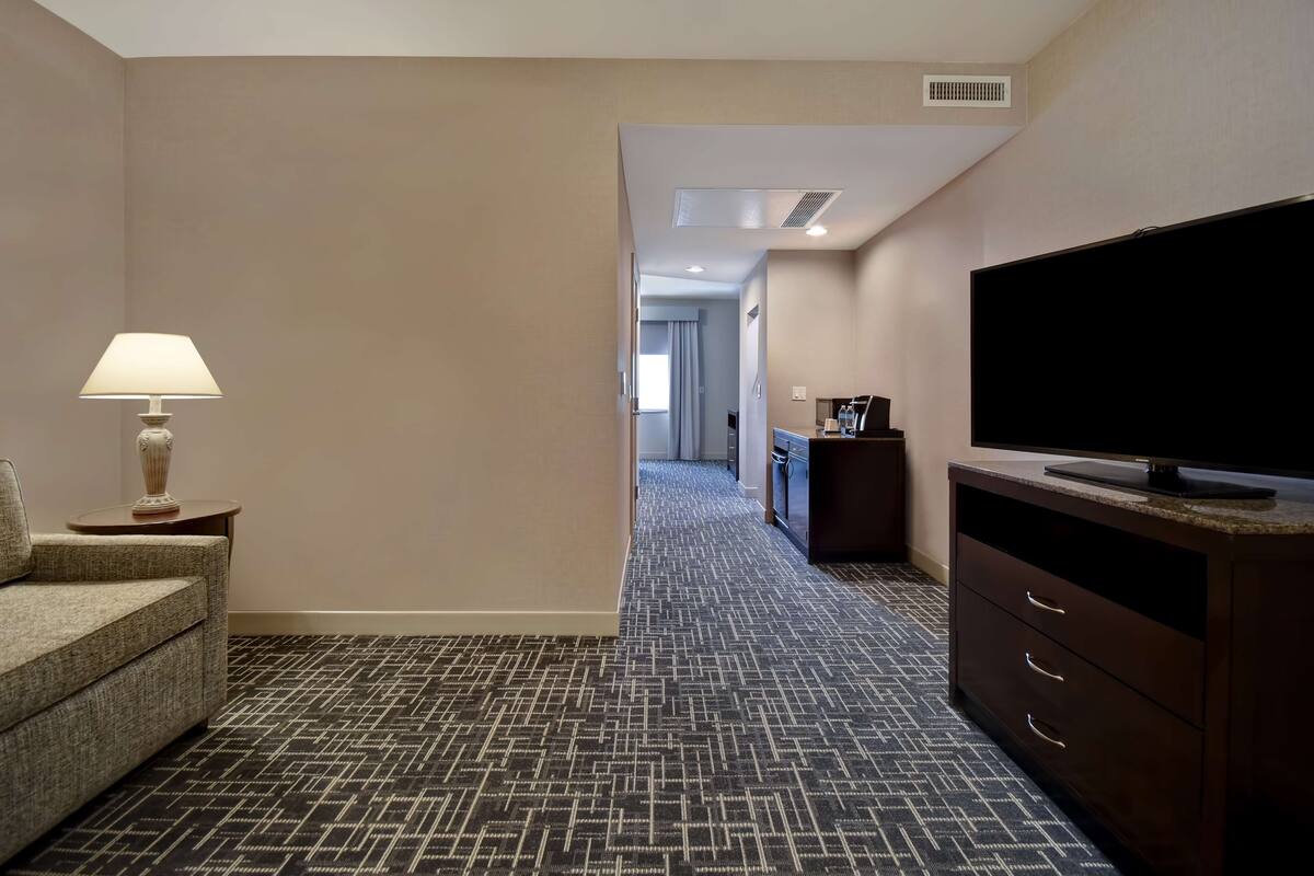 32-inch flat-screen tv with digital channels, tv, mp3 dock