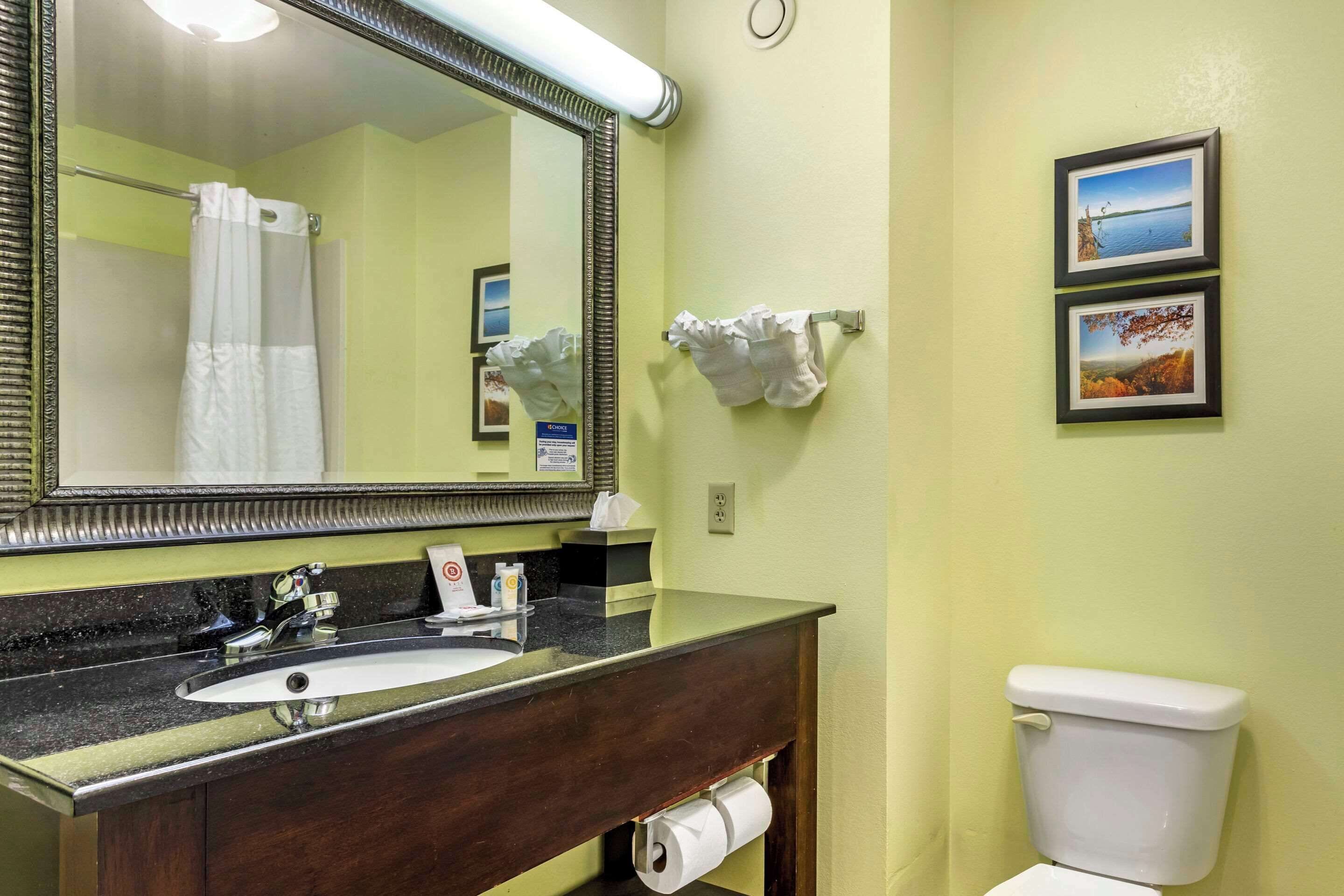 desk, laptop workspace, iron/ironing board, free wifi