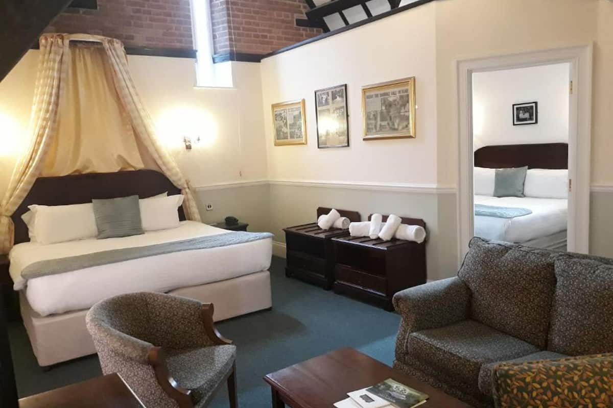 Desk, iron/ironing board, bed sheets, wheelchair access