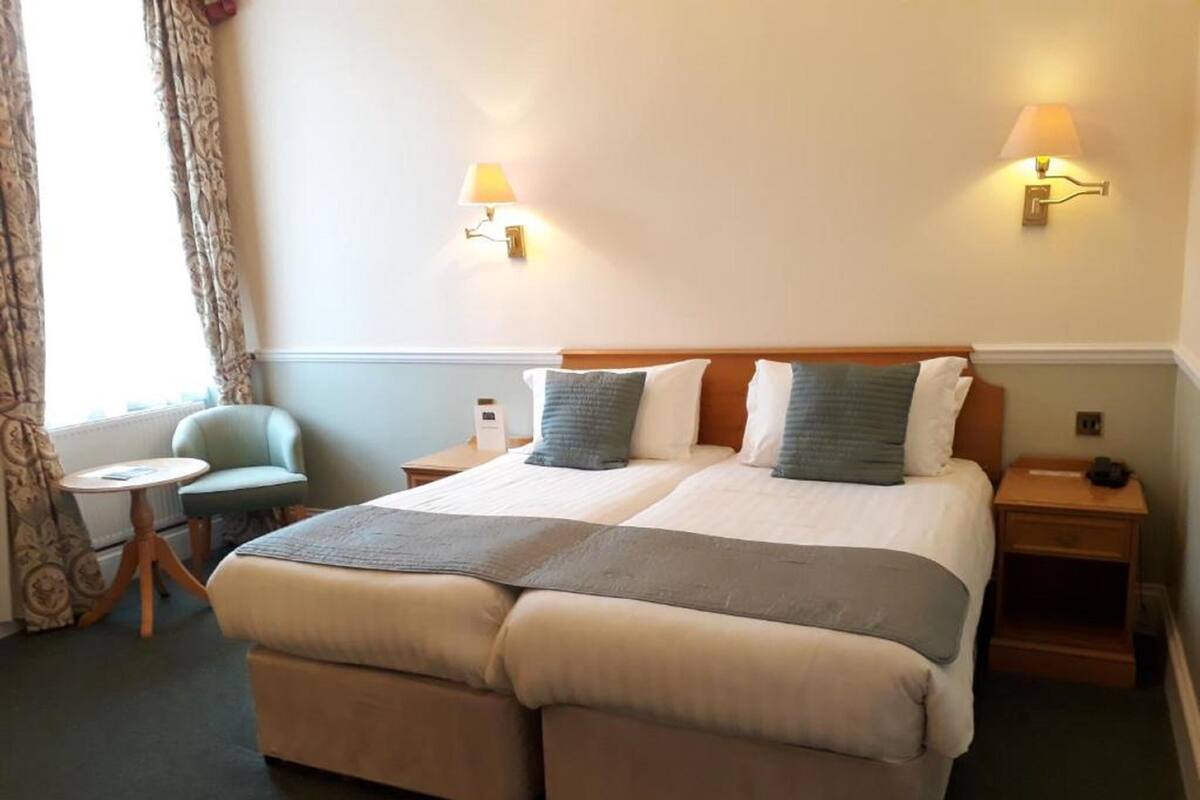 Double or Twin Room East Wing | Desk, iron/ironing board, bed sheets, wheelchair access