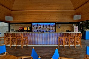 Bar (trong khuôn viên)