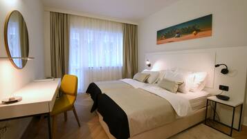 Apartment, Park View (A4) | Minibar, in-room safe, desk, blackout curtains