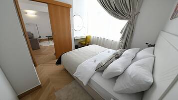 Leilighet, terrasse, sjøutsikt (A2) | Minibar, safe på rommet, individuelt dekorert og individuelt innredet