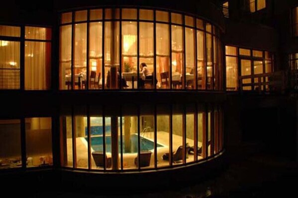 ด้านหน้าที่พัก - ตอนเย็น/กลางคืน