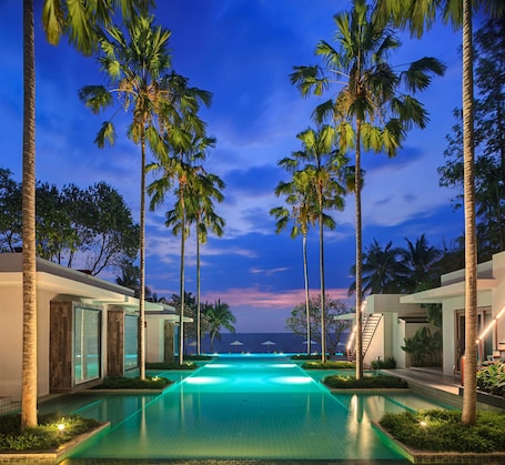 Outdoor pool, sun loungers