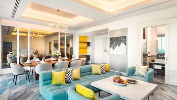 Utmost Executive Suite Seaview | Área de sala de estar | Televisión LCD