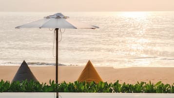 私家海滩、白沙、海滩遮阳伞、沙滩毛巾